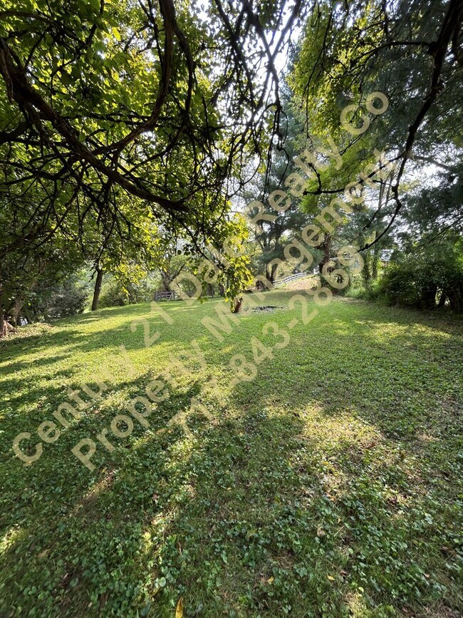 Building Photo - 2 Bedroom home in South Eastern School District with a Large Yard