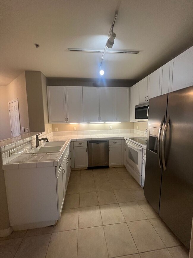 Building Photo - 1 Bed Unit in Little Italy - Porto Siena - Parking Space