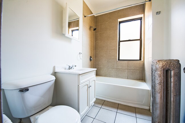 Building Photo - 7400 S Rhodes Ave Chicago, IL 60619