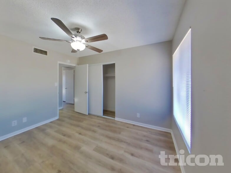 Building Photo - 823 W Juanita Cir