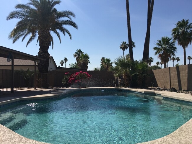 Building Photo - Tempe 4 Bed/ 2 Bath Single Story with Pool and Full Pool Service