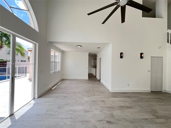 Building Photo - 725 NW 156th Ave
