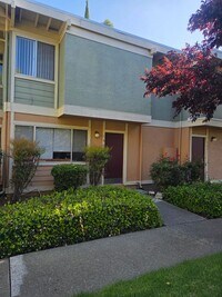 Building Photo - 1569 Drake Dr