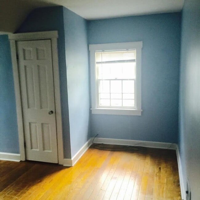 Building Photo - Beautiful 3 BR Home Near Bryan Park