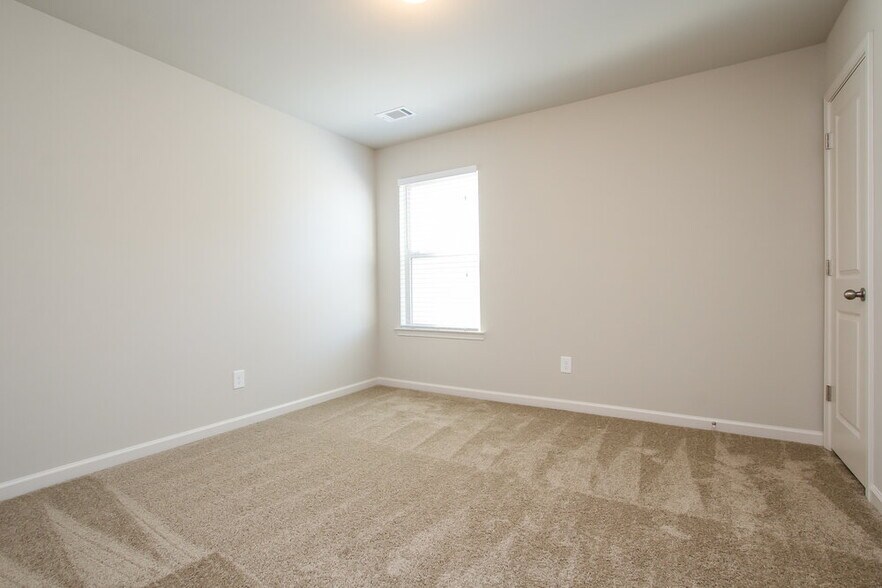 Building Photo - 62 Fern Walk