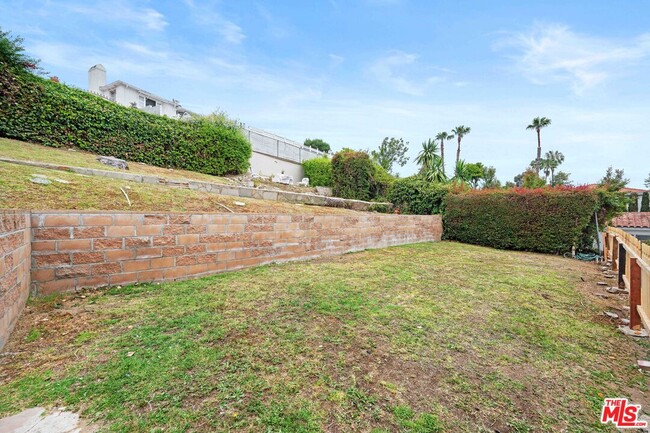 Building Photo - 3715 Homeland Dr