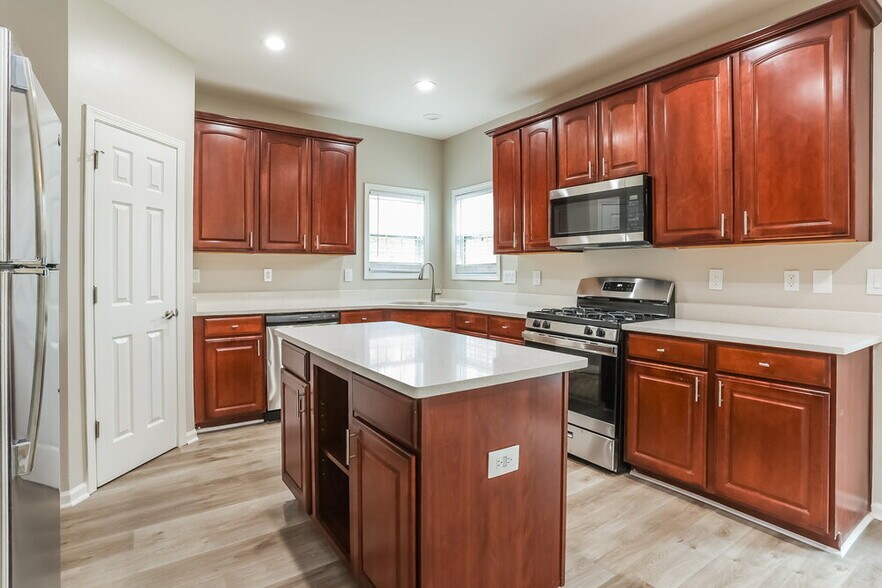 Building Photo - 7139 Thoreau Cir