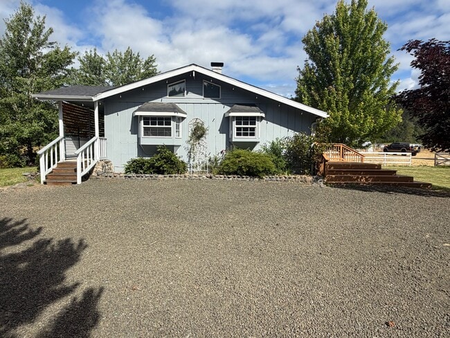 Building Photo - 721 Cole Rd