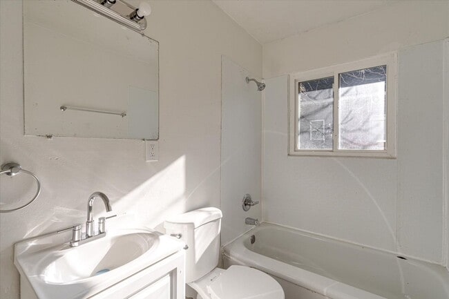 Building Photo - 1002 Belmeade Ave