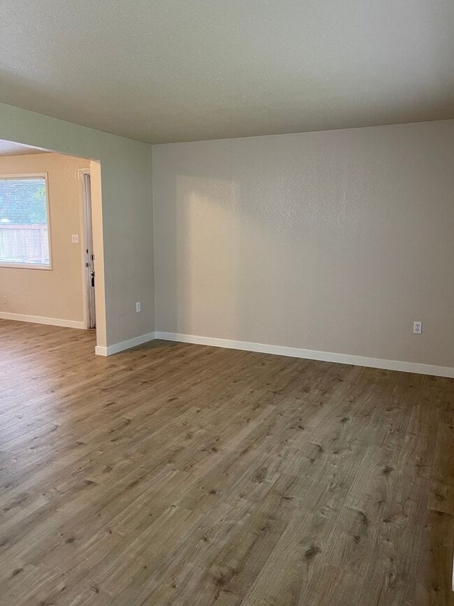 Building Photo - 2 Bdrm, 1 bath, 832sf home in Spanaway