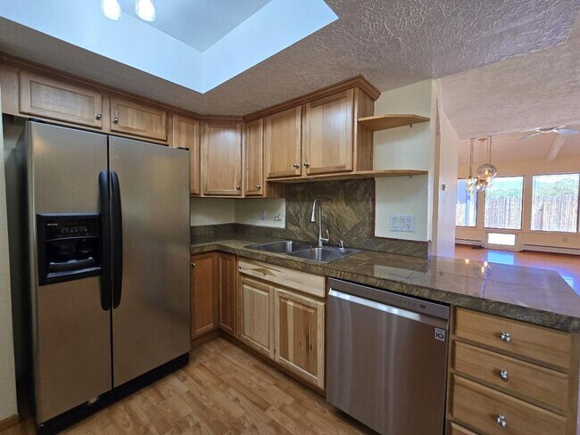 Building Photo - 2203 Vela St