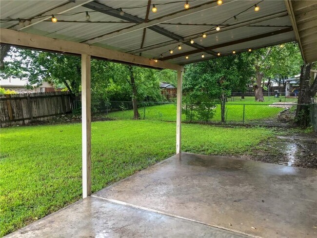 Building Photo - 8202 Renton Dr