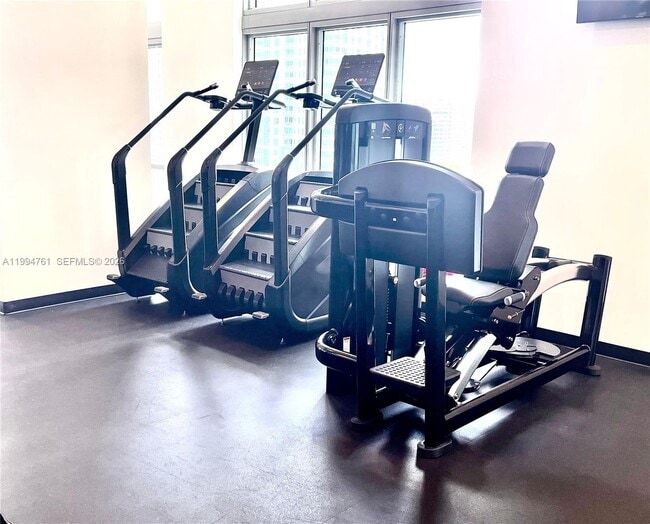 Building Photo - 300 S Biscayne Blvd