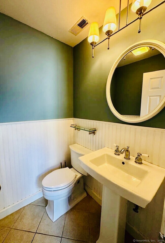 Building Photo - 107 Glen Dr