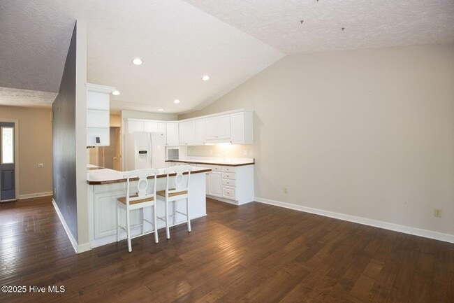 Building Photo - 1205 Greenbriar Dr