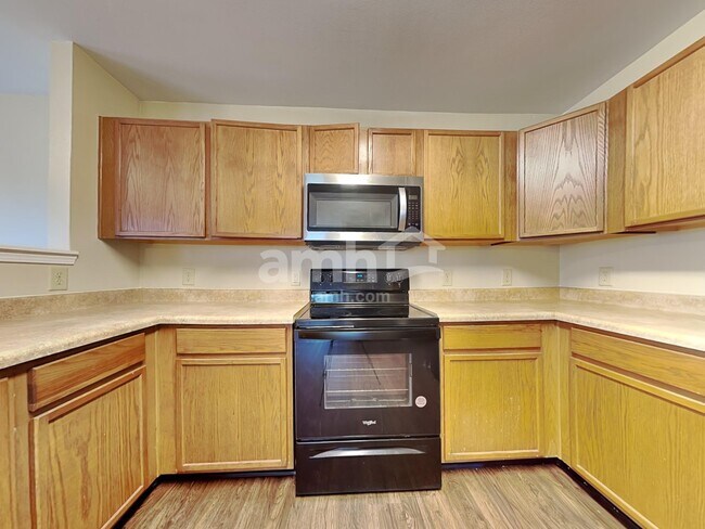 Building Photo - 911 Swearngan Ridge Ct