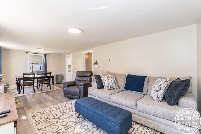 Building Photo - 429 N Main St