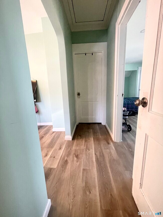 Building Photo - 368 Lakewood Rd