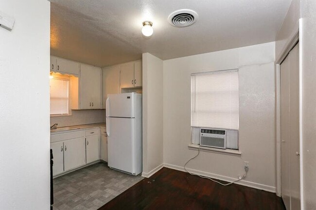 Building Photo - 507 Adams Ave