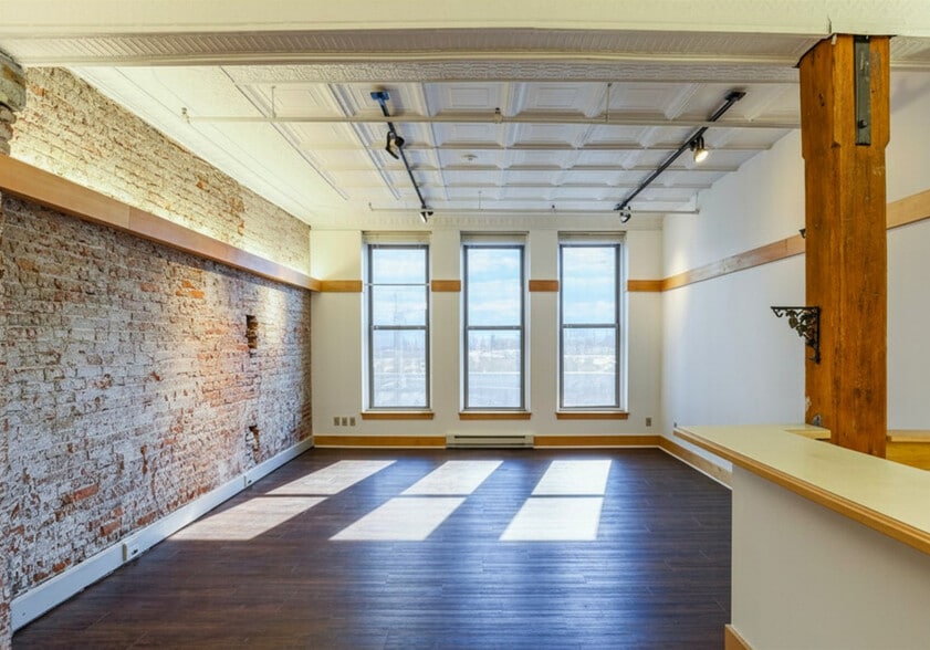 Building Photo - 900 Penn