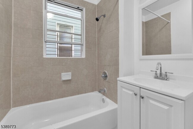 Building Photo - 54 3rd St