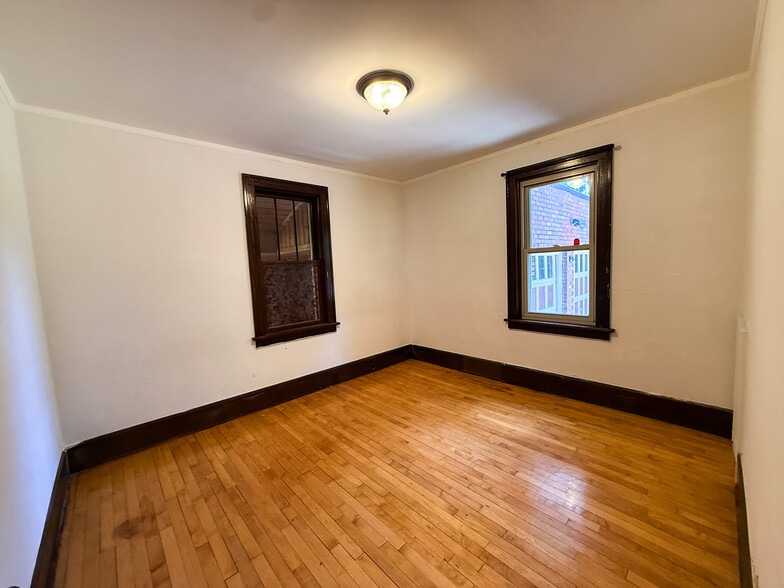 Building Photo - 657 Lake Ave