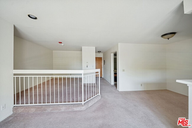 Building Photo - 1519 N Martel Ave