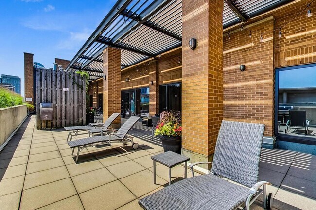 Building Photo - 520 S State St