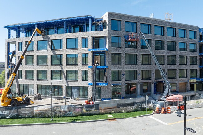 Building Photo - Brownstones & Lofts at Edge-on-Hudson