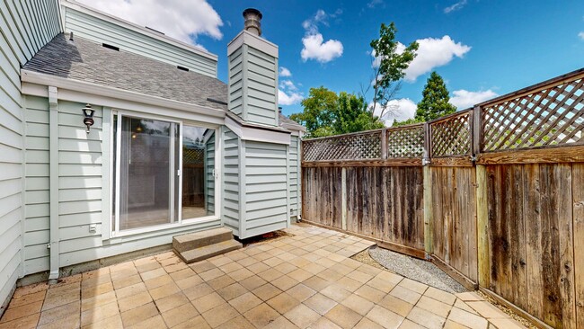 Building Photo - Serene 2 Bedroom 2 Bath Townhome in Windsor, CA with Carport Included!