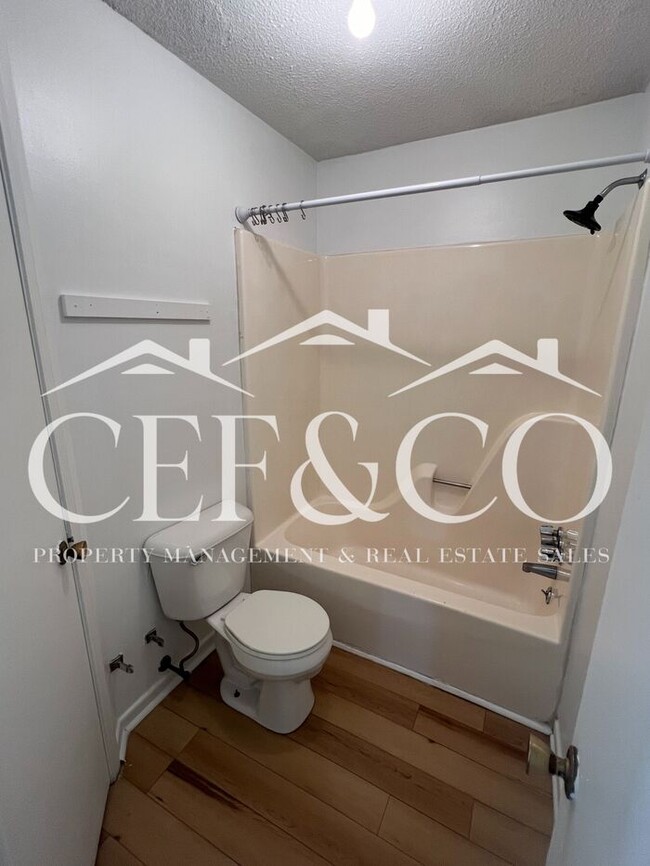 Building Photo - Spacious 2-Bedroom, 1.5-Bath Townhome in S...