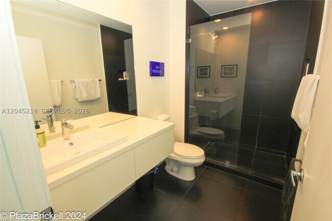 Building Photo - 950 Brickell Bay Dr