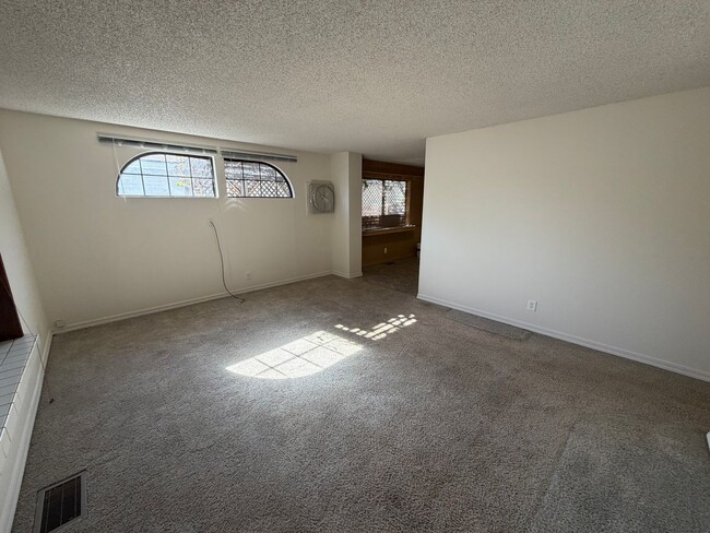 Building Photo - Cute 3 Bedroom Home in Sparks!