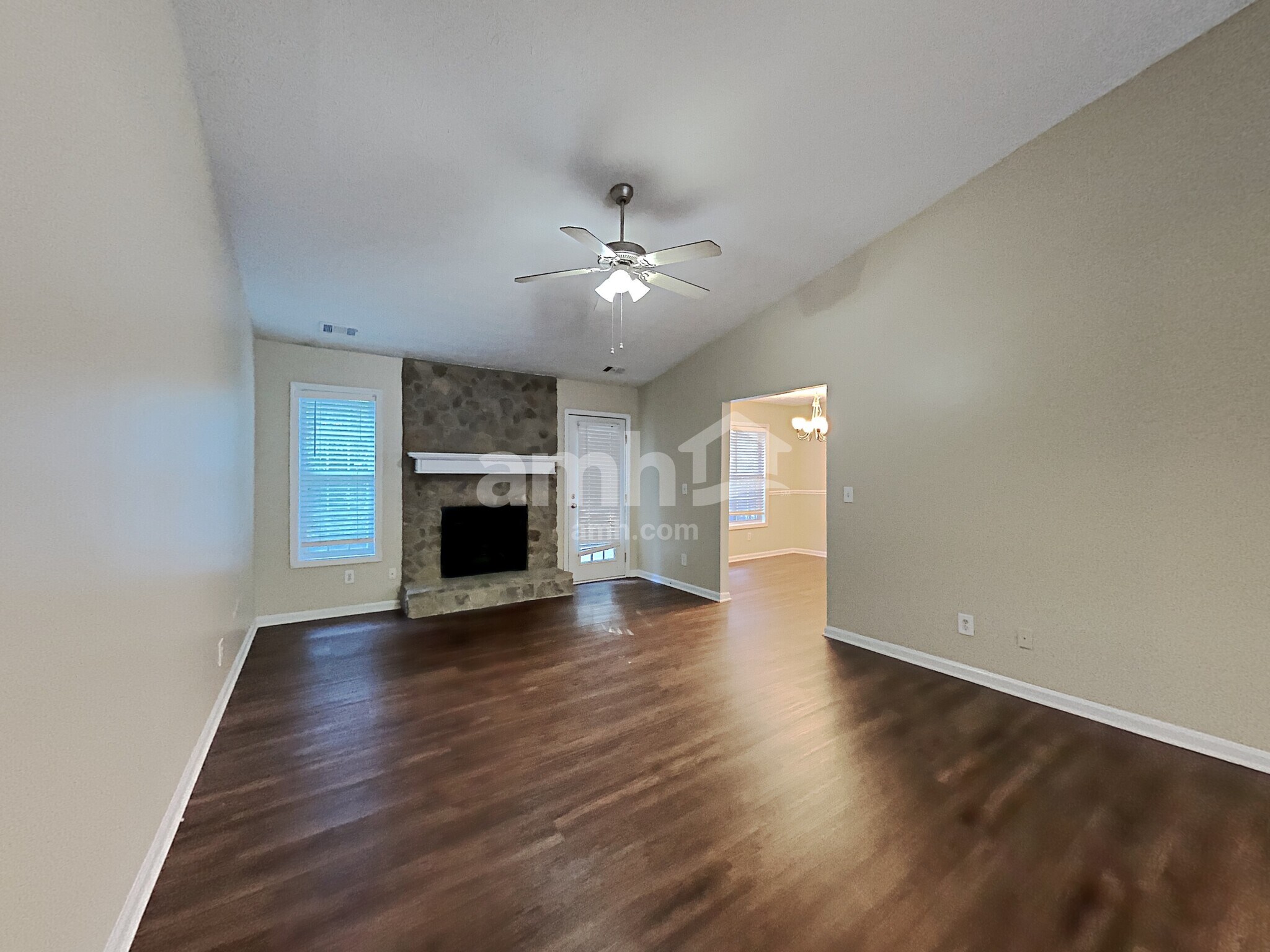 Building Photo - 1500 Chalet Cir