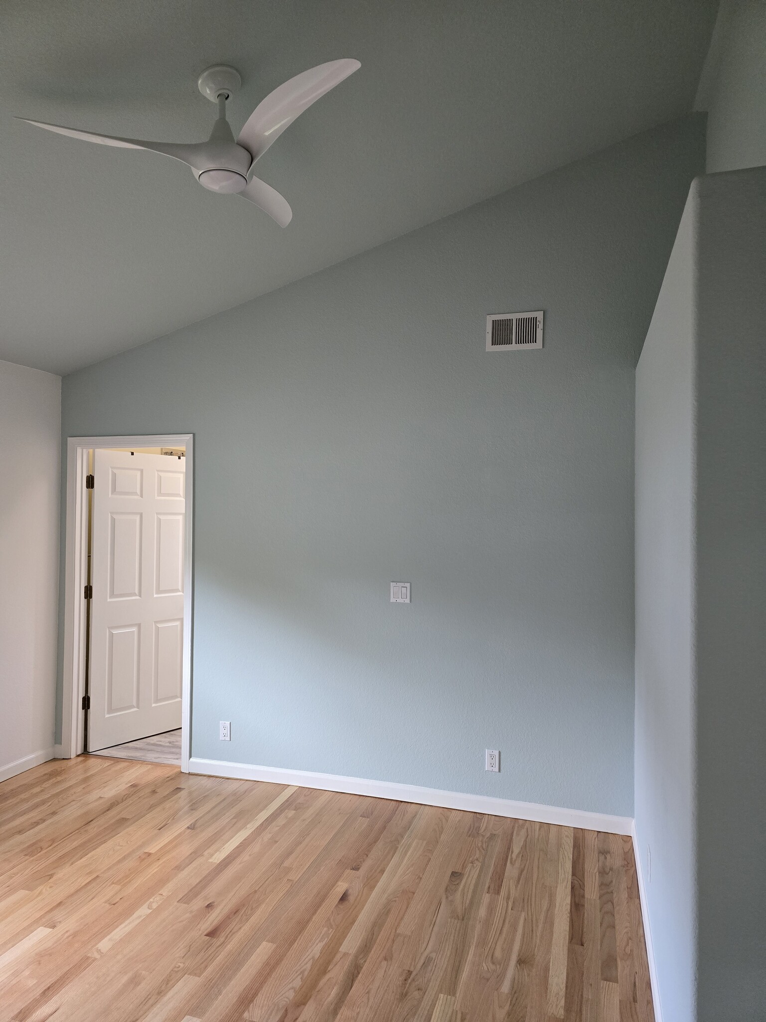 Building Photo - 667 Plum St