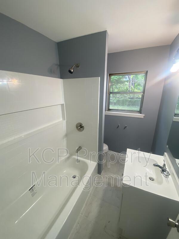 Building Photo - 2819 Phoenix Ave