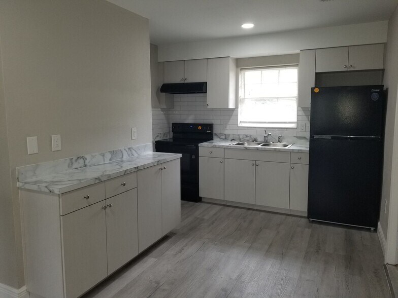 Building Photo - 2642-2648 Michigan Ave