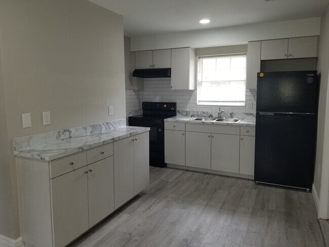 Building Photo - 2642-2648 Michigan Ave