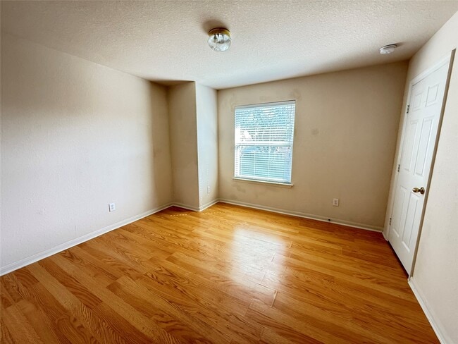 Building Photo - 3118 Creek Bank Ln