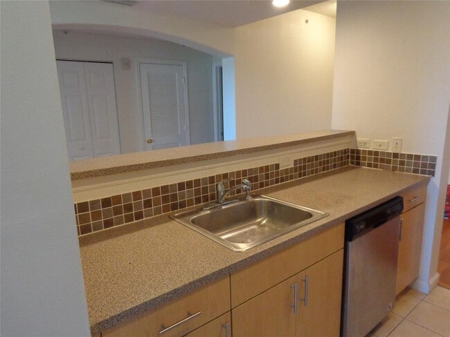 Building Photo - 533 NE 3rd Ave