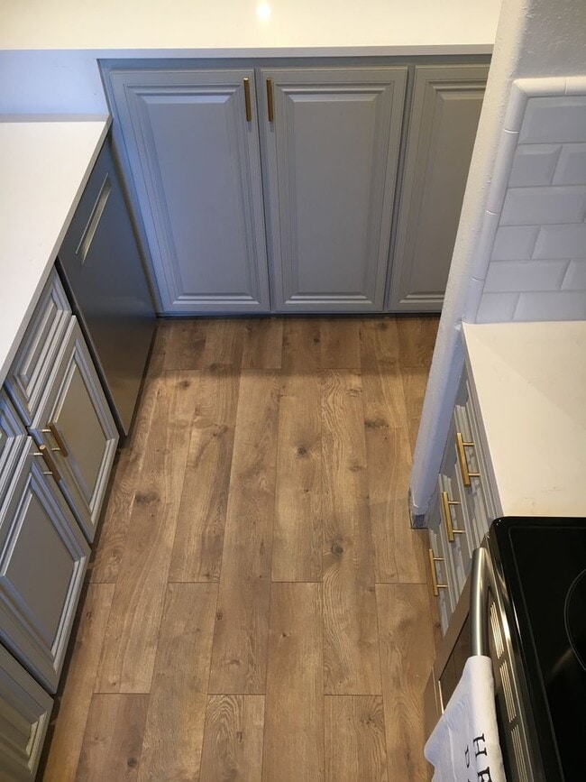 Building Photo - BACK ON MARKET!! Spacious Townhome in Grea...