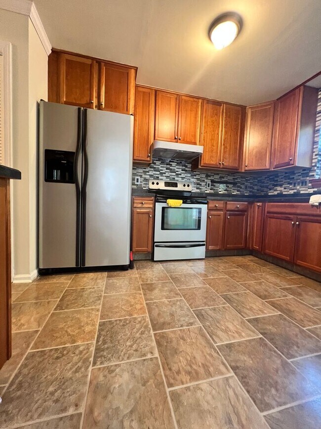 Building Photo - 4622 Briarwood Dr