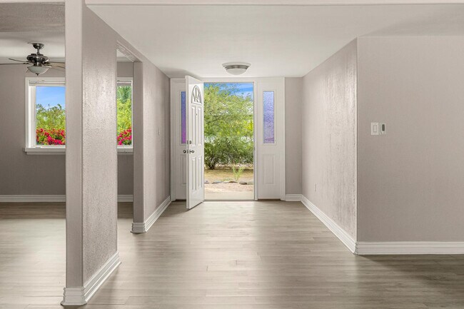 Building Photo - 6724 N 58th Pl