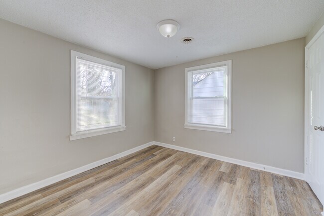 Building Photo - 414 S Harvey Ave