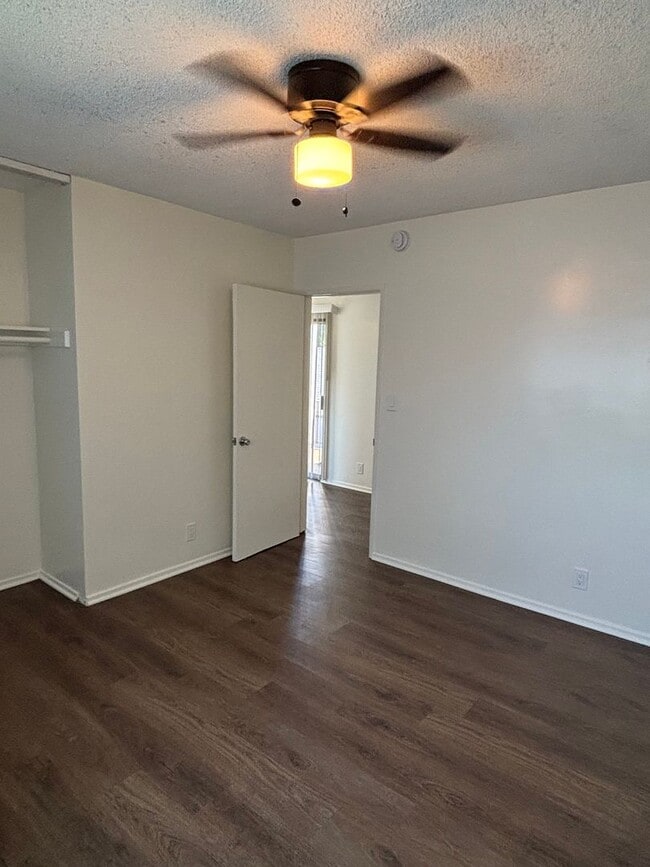 Building Photo - Spacious 4 Bed/2 Bath  Apartment for Rent in San Pedro