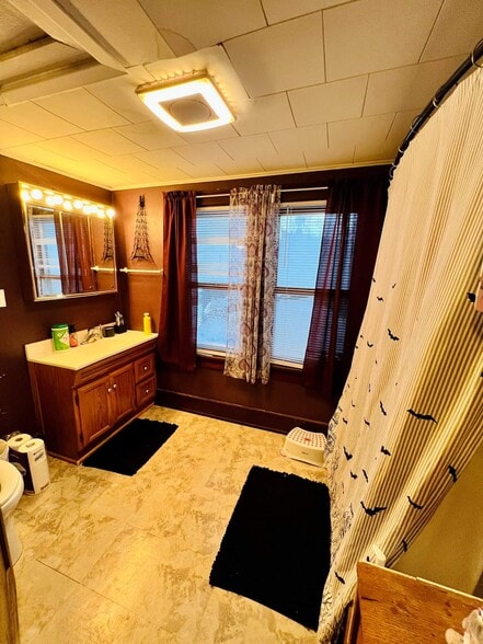 Bathroom - 529 Euclid Ave