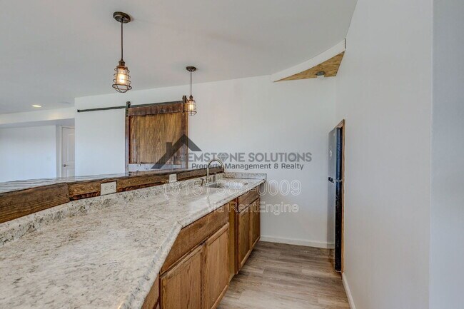 Building Photo - 2704 Orleans Dr