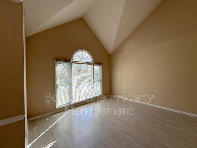 Building Photo - 9423 Fairmead Dr