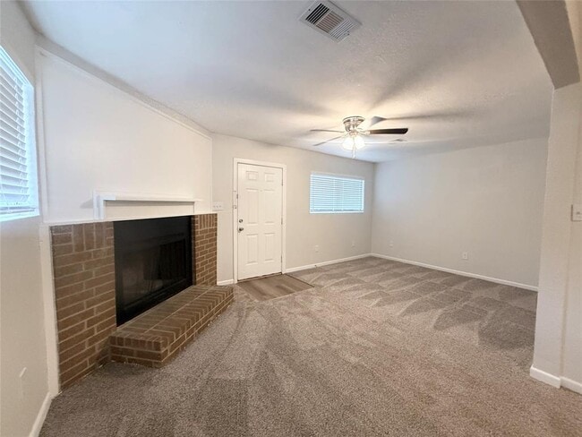 Building Photo - 1220 Chevy Chase Dr