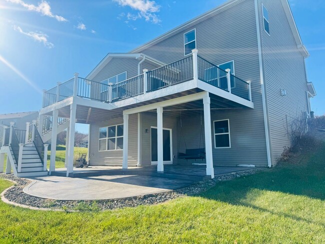 Building Photo - Beautiful 4 Bedroom Single Family Home in Prime Shakopee Neighborhood